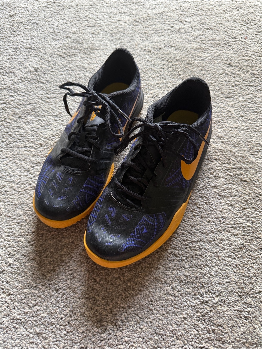 nike KB Mentality Boys Shoes size 6.5